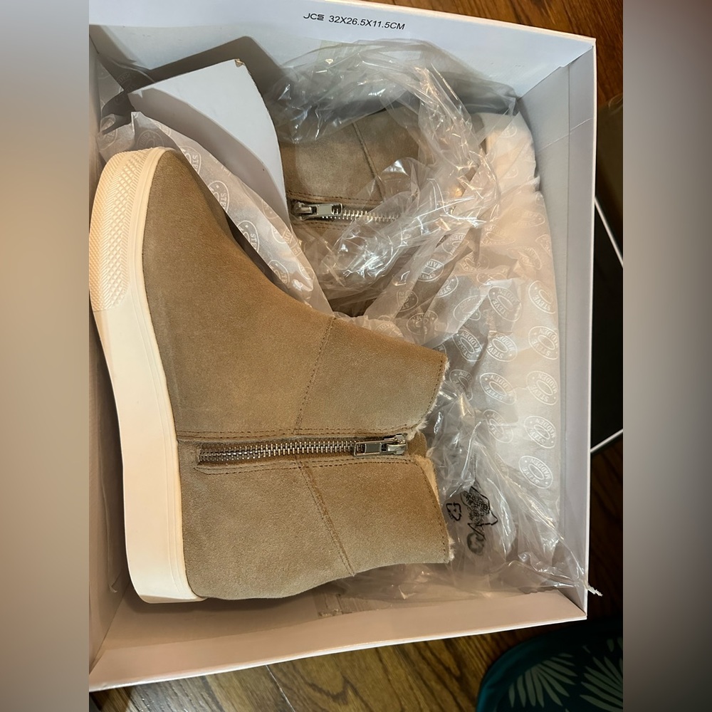 Wanda taupe suede Steve Madden sneaker